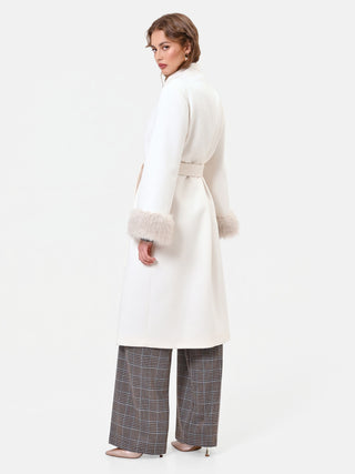 Manteau peignoir crème avec poignets effet fourrure