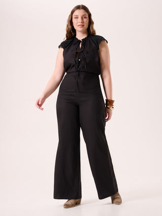 Mono curvy en lino de viscosa negro con detalles en sangallo