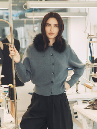 Cardigan Grigio con Collo effetto pelliccia removibile in maglia misto Viscosa