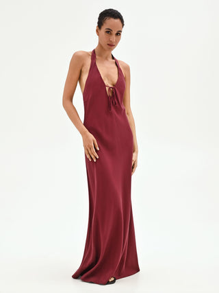 Robe longue rouge à encolure américaine