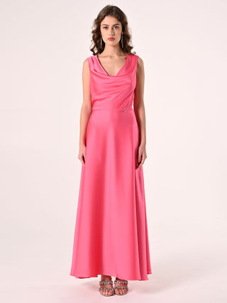 Robe empire en satin avec col bénitier