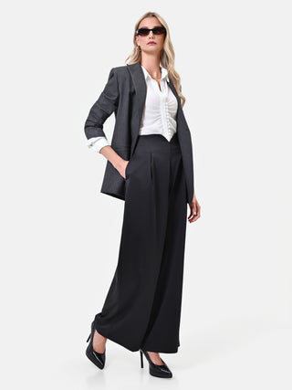 Pantalone nero a gamba larga con vita sagomata