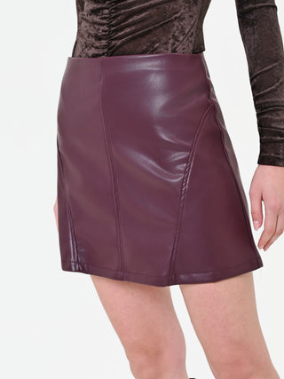 Mini-jupe bordeaux effet cuir à empiècements