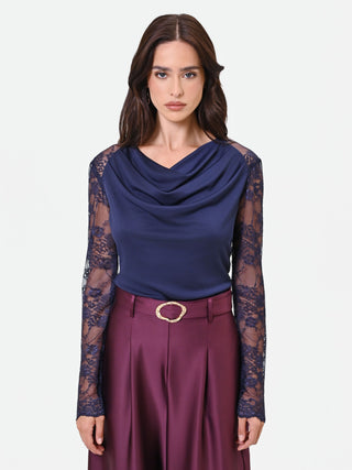 Navyblaue Bluse mit Wasserfallausschnitt und Spitzenärmeln