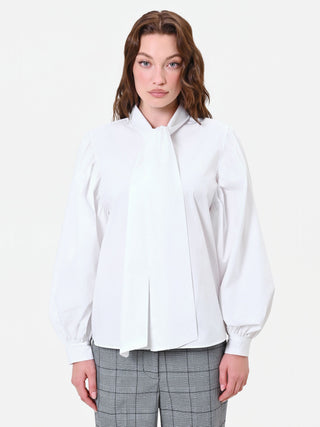 Camicia bianca con fiocco lavallière