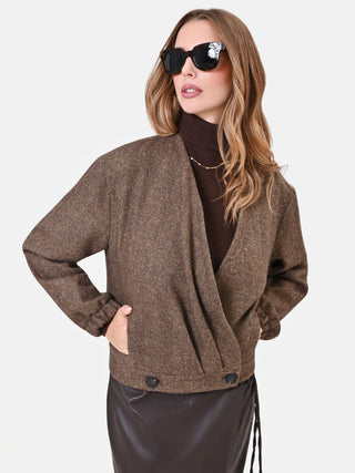 Cappotto corto marrone con collo effetto pelliccia