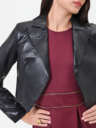 Veste cropped noire à larges revers