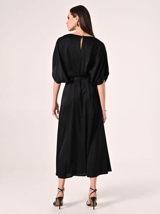Abito Nero con Maniche Kimono