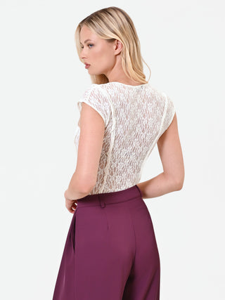 Cremeweißes Spitzen-T-Shirt mit Plissee-Details