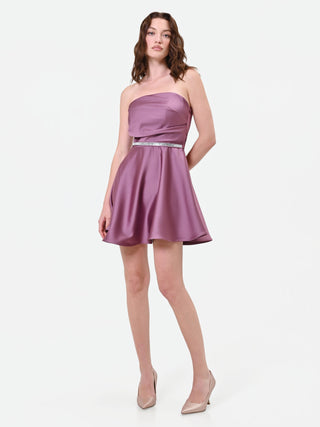 Robe courte vieux rose avec ceinture bijou