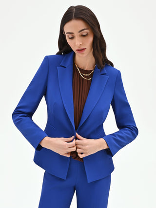 Giacca blu cina dalla linea sciancrata