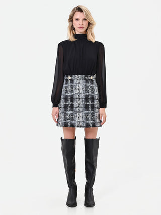 Schwarzes Kleid in Zweiteiler-Optik