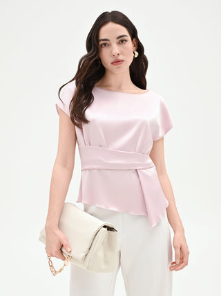 Blusa de satén rosa pastel con detalle asimétrico