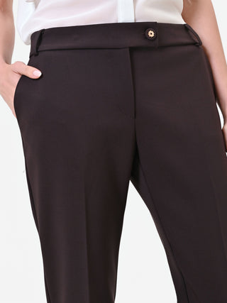 Dunkelbraune Zigarettenhose
