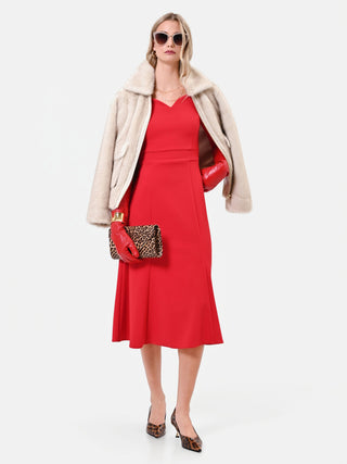 Rotes Midikleid mit Schulterausschnitt