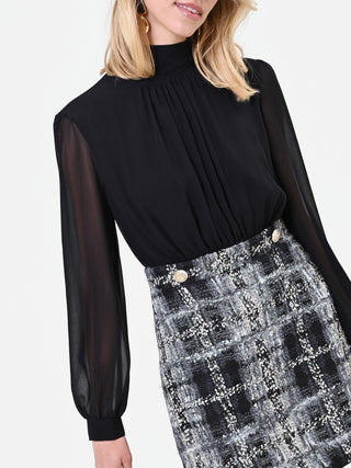 Schwarzes Kleid in Zweiteiler-Optik
