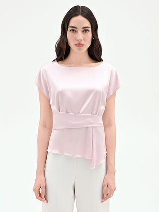 Blusa de satén rosa pastel con detalle asimétrico
