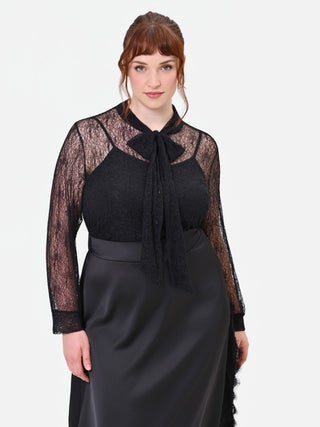 Camicia Curvy nera in pizzo con collo a fiocco