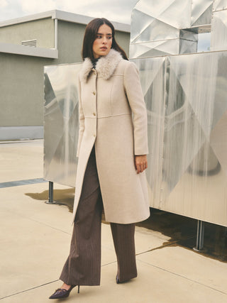 Manteau simple boutonnage beige taupe avec col effet fourrure en tissu mélangé laine