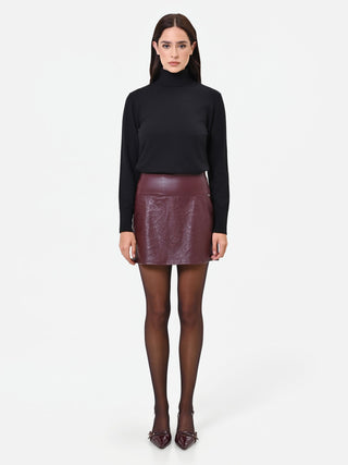 Figurbetonter Rollkragenpullover in Schwarz
