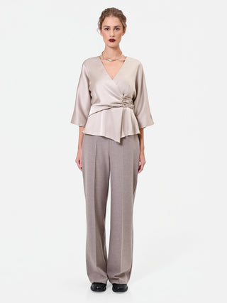 Beige-taupefarbene Wickelbluse