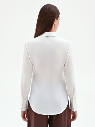 Camicia bianca con bottoni ricoperti