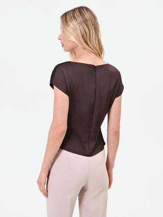 Blouse en satin brun foncé à drapé croisé