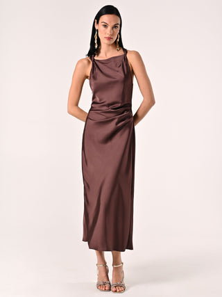 Robe couleur chocolat en satin