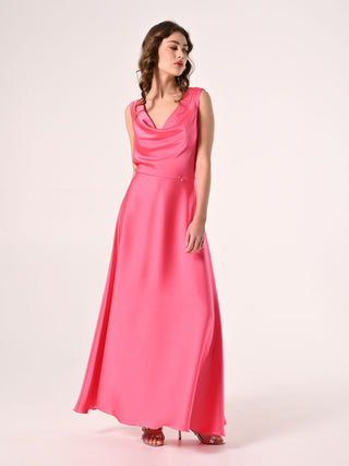 Robe empire en satin avec col bénitier