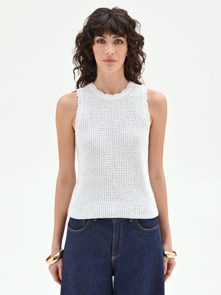 Top blanc en maille à bords festonnés