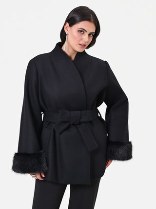 Cappotto Curvy nero con polsi effetto pelliccia