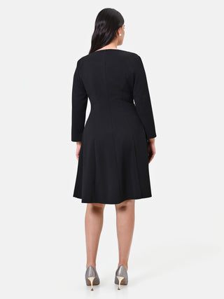 Robe évasée noire Curvy à boutons dorés