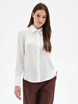 Camicia bianca con bottoni ricoperti