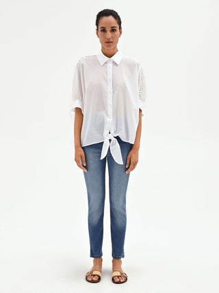Camicia bianca e inserti in pizzo in cotone