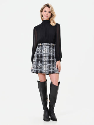 Schwarzes Kleid in Zweiteiler-Optik