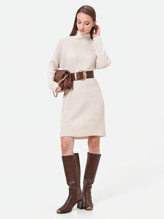 Robe en maille crème à texture côtelée