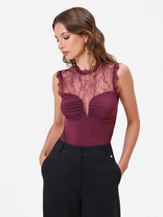 Top smanicato bordeaux con pizzo e drappeggio