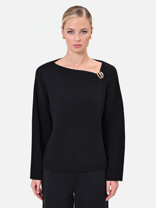 Maglia in lana nera con scollo asimmetrico