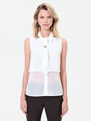 Ärmellose weiße Bluse im Lagen-Look