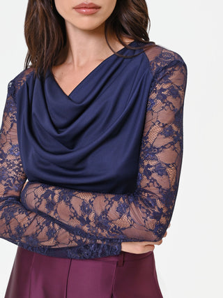 Navyblaue Bluse mit Wasserfallausschnitt und Spitzenärmeln