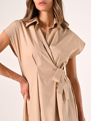Robe chemise beige cache-cœur avec nœud