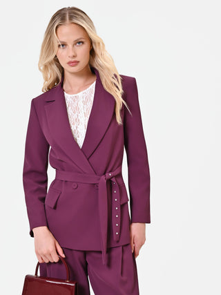 Bordeauxroter Blazer mit Gürtel und Perlen-Detail