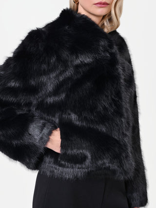 Giacca cropped nera effetto pelliccia