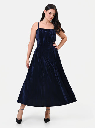 Abito Curvy midi blu navy con lavorazione plissé