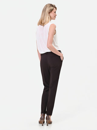 Dunkelbraune Zigarettenhose