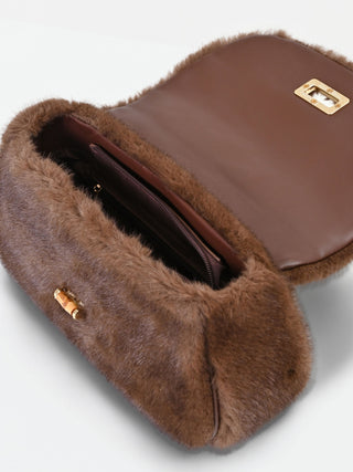 Sac à main effet fourrure couleur chocolat