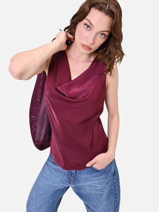 Satin-Top in Bordeaux mit Wasserfallausschnitt