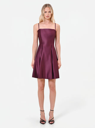 Robe courte en satin bordeaux