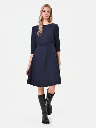 Abito midi blu navy con cintura e gonna svasata
