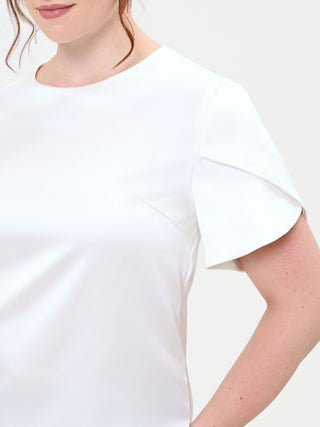 Blusa Curvy bianca in raso con maniche a petalo